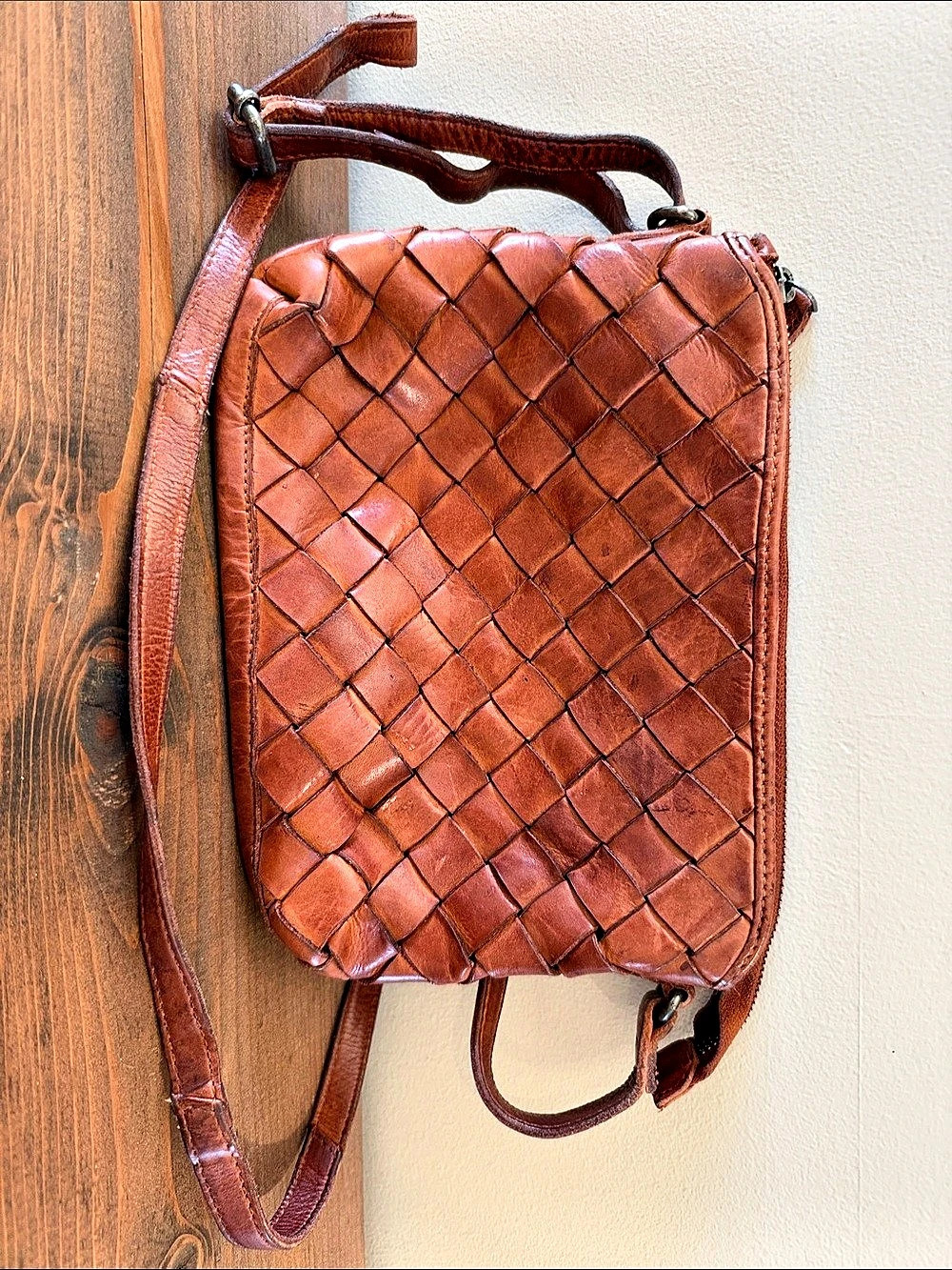 Vilenca Holland Woven Leather Crossbody Bag in Brown